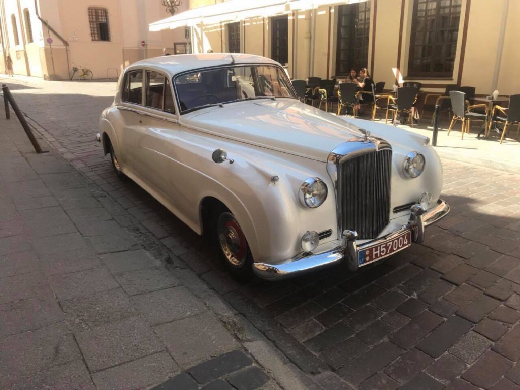 Retro Klasikinis automobilis – nuotrauka 4